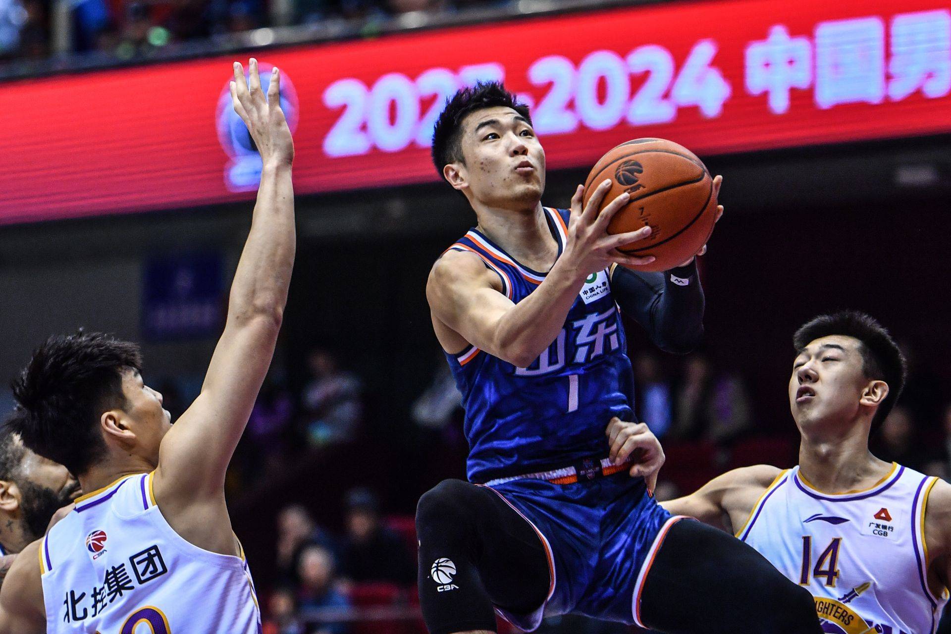 CBA常规赛赛程吃紧，深圳男篮窗口期复出首秀，引发热议，赛程密集仍需轮换的简单介绍-开云